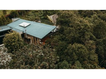Venta de Hermosa Casa en El Alto de Palmas, Unidad Cerrada Naturaleza