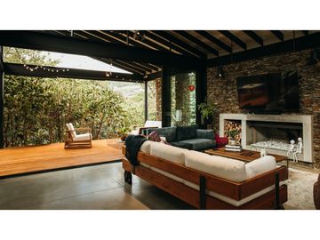 Venta de Hermosa Casa en El Alto de Palmas, Unidad Cerrada Naturaleza