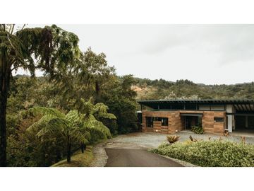 Venta de Hermosa Casa en El Alto de Palmas, Unidad Cerrada Naturaleza