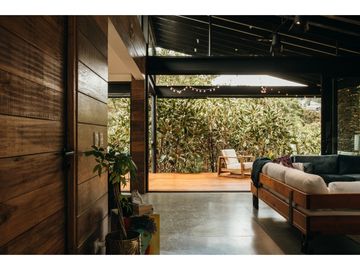 Venta de Hermosa Casa en El Alto de Palmas, Unidad Cerrada Naturaleza