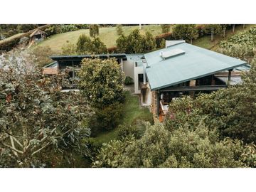 Venta de Hermosa Casa en El Alto de Palmas, Unidad Cerrada Naturaleza