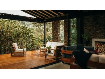 Venta de Hermosa Casa en El Alto de Palmas, Unidad Cerrada Naturaleza
