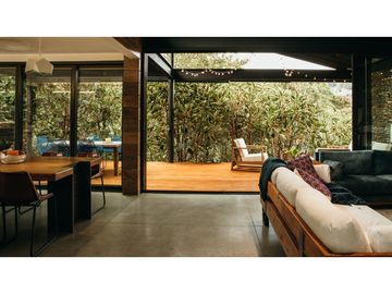Venta de Hermosa Casa en El Alto de Palmas, Unidad Cerrada Naturaleza