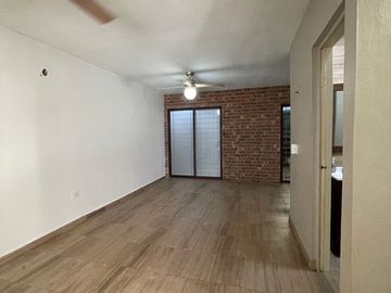 Casa en Venta en privada Colinas del Bosque frente a la Plaza San isidro, Culiacan, Sinaloa