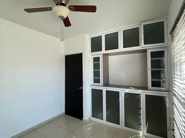 Casa en Venta en privada Colinas del Bosque frente a la Plaza San isidro, Culiacan, Sinaloa