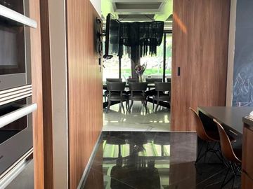 Lujo y Funcionalidad - Casa en Venta en Los Encinos Country Club