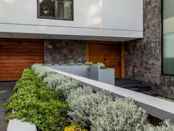 Lujo y Funcionalidad - Casa en Venta en Los Encinos Country Club