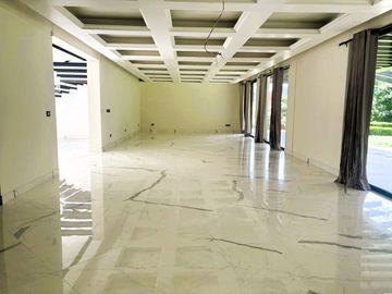 Lujo y Funcionalidad - Casa en Venta en Los Encinos Country Club