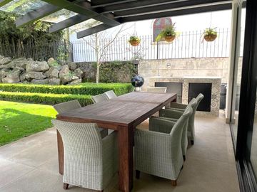 Lujo y Funcionalidad - Casa en Venta en Los Encinos Country Club