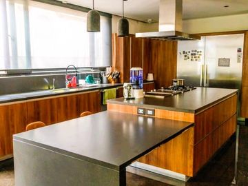 Lujo y Funcionalidad - Casa en Venta en Los Encinos Country Club