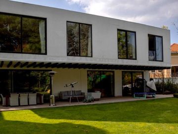 Lujo y Funcionalidad - Casa en Venta en Los Encinos Country Club