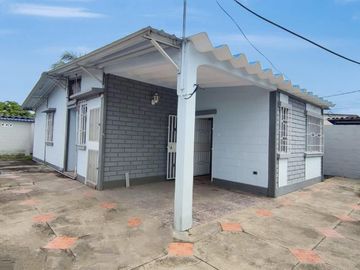 Casa en venta en  la urbanización brisas de Santay  BarG