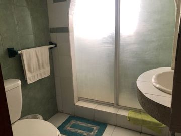 CASA EN RENTA  EN LOMAS DE VALLE DORADO, VIGILANCIA.