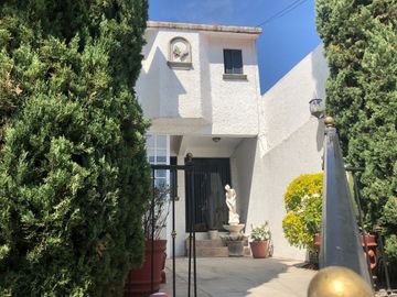 CASA EN RENTA  EN LOMAS DE VALLE DORADO, VIGILANCIA.