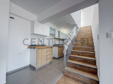 VENTA DUPLEX DE ESTRENO - SURQUILLO (VISTA EXTERNA)