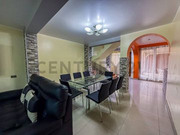 ¡TU NUEVO HOGAR TE ESPERA! VENTA DE AMPLIA CASA EN URB. LUCYANA, CARABAYLLO