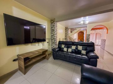 ¡TU NUEVO HOGAR TE ESPERA! VENTA DE AMPLIA CASA EN URB. LUCYANA, CARABAYLLO