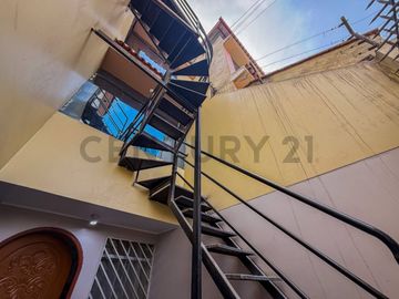 ¡TU NUEVO HOGAR TE ESPERA! VENTA DE AMPLIA CASA EN URB. LUCYANA, CARABAYLLO