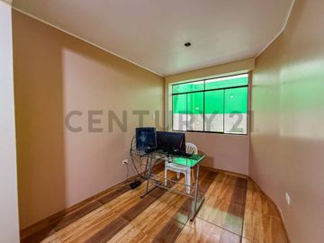 ¡TU NUEVO HOGAR TE ESPERA! VENTA DE AMPLIA CASA EN URB. LUCYANA, CARABAYLLO