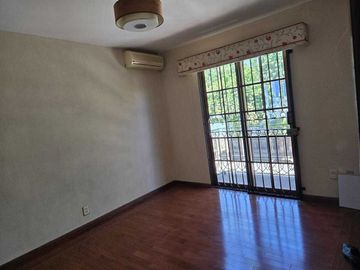 CASA EN JARDINES DEL BOSQUE