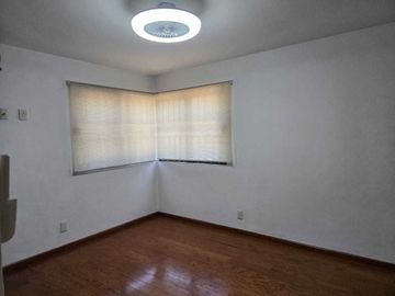 CASA EN JARDINES DEL BOSQUE