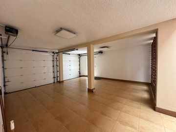 CASA EN JARDINES DEL BOSQUE