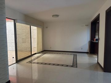 CASA EN JARDINES DEL BOSQUE