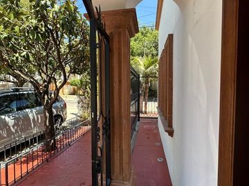 CASA EN JARDINES DEL BOSQUE