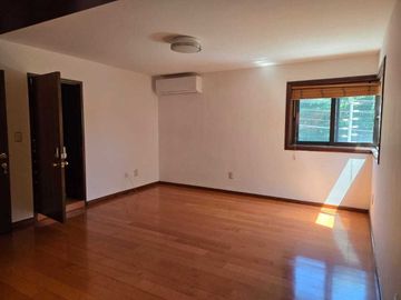 CASA EN JARDINES DEL BOSQUE