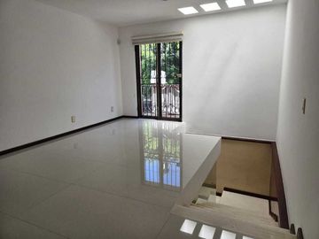 CASA EN JARDINES DEL BOSQUE