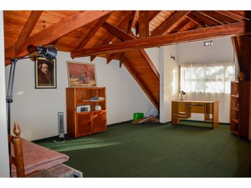 CASA QUINTA EN FUNES CON AMPLIO TERRENO (2700M2)