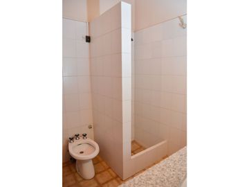 CASA QUINTA EN FUNES CON AMPLIO TERRENO (2700M2)