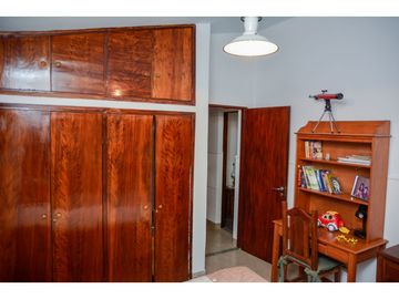 CASA QUINTA EN FUNES CON AMPLIO TERRENO (2700M2)