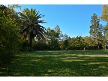 CASA QUINTA EN FUNES CON AMPLIO TERRENO (2700M2)