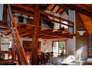 CASA QUINTA EN FUNES CON AMPLIO TERRENO (2700M2)