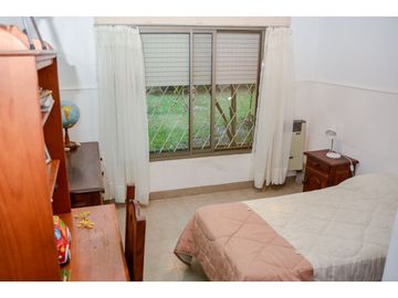CASA QUINTA EN FUNES CON AMPLIO TERRENO (2700M2)
