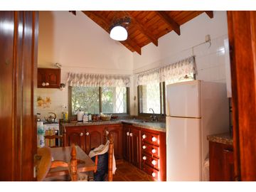 CASA QUINTA EN FUNES CON AMPLIO TERRENO (2700M2)