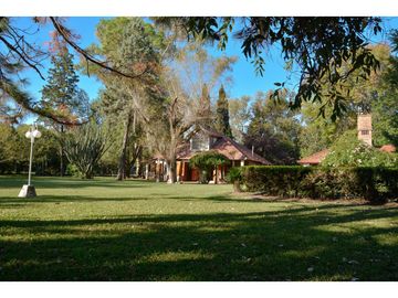 CASA QUINTA EN FUNES CON AMPLIO TERRENO (2700M2)