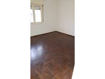 Mitre 4287. Casa 2 dormitorios s/patio c/Garage. ALQUILADA