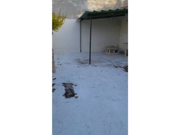 Mitre 4287. Casa 2 dormitorios s/patio c/Garage. ALQUILADA