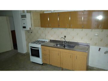 Mitre 4287. Casa 2 dormitorios s/patio c/Garage. ALQUILADA