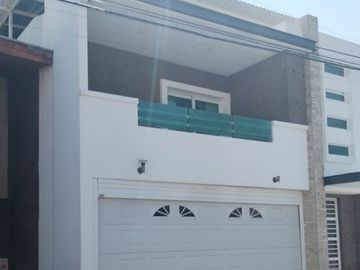 CASA EN VENTA CONTRY LA SILLA 9 SECT