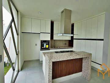 CASA EN VENTA PUNTO SUR ESTE NUEVA