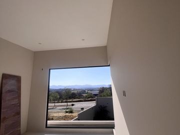 Hermosa y Moderna Residencia en Rancho San Juan