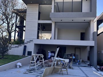 Hermosa y Moderna Residencia en Rancho San Juan