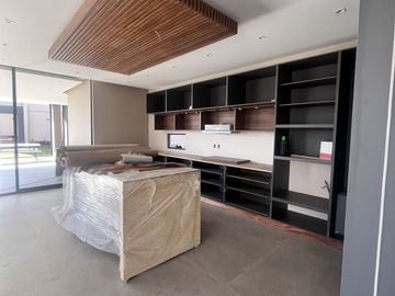 Hermosa y Moderna Residencia en Rancho San Juan