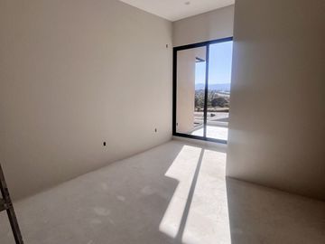 Hermosa y Moderna Residencia en Rancho San Juan