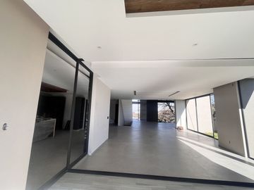 Hermosa y Moderna Residencia en Rancho San Juan