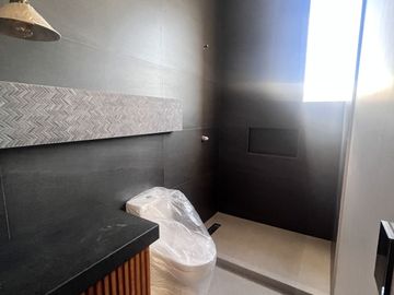 Hermosa y Moderna Residencia en Rancho San Juan