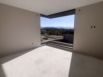 Hermosa y Moderna Residencia en Rancho San Juan